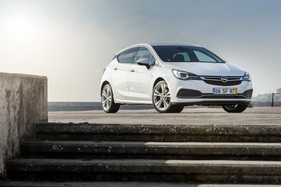  Opel Astra OPC Line Sport (K) 2016 года  (фото 12 из 31)